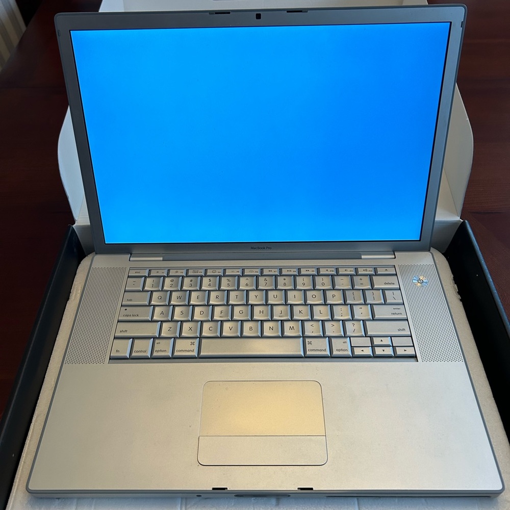 MacBook Pro 15.4” (diagonal) Widescreen Notebook - Picture 7 of 14
